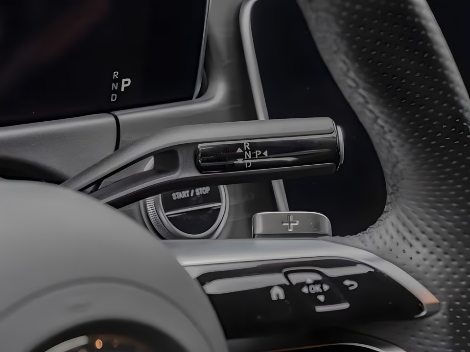 Mercedes-Benz E 300e 4MATIC AMG Line (5)