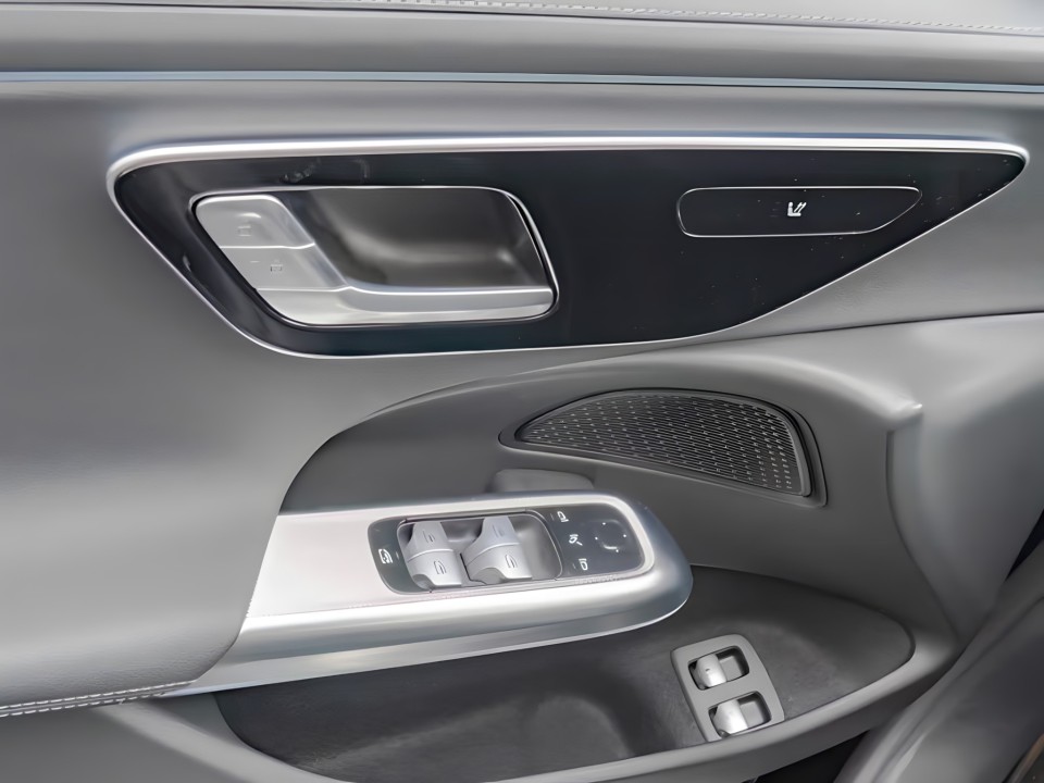 Mercedes-Benz E 300e 4MATIC AMG Line - foto 15