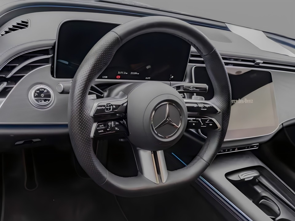 Mercedes-Benz E 300e 4MATIC AMG Line (3)