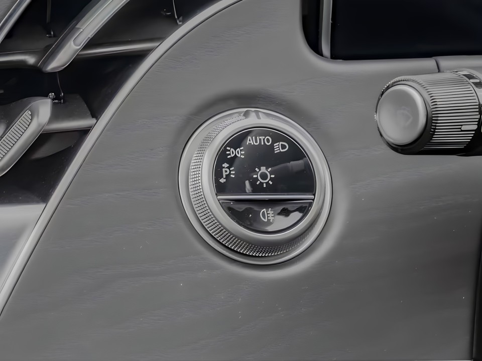 Mercedes-Benz E 300e 4MATIC AMG Line - foto 6