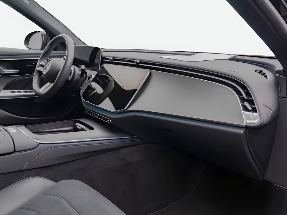 Mercedes-Benz E 300e 4MATIC AMG Line (4)