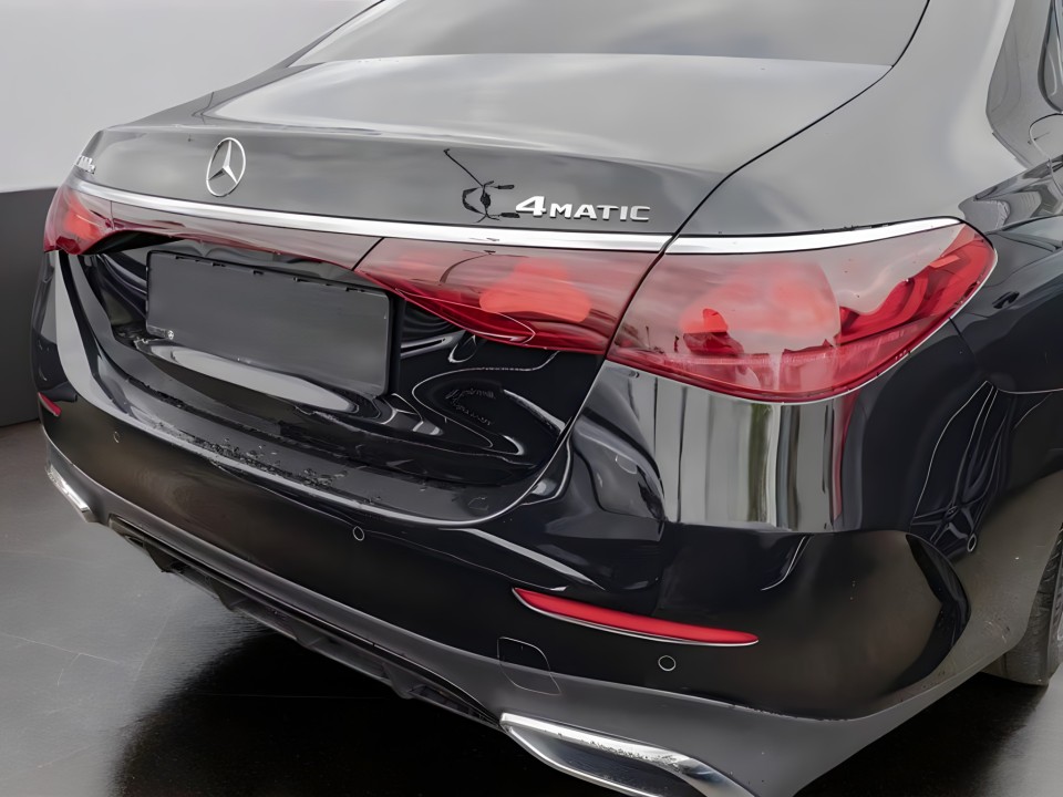 Mercedes-Benz E 300e 4MATIC AMG Line - foto 18