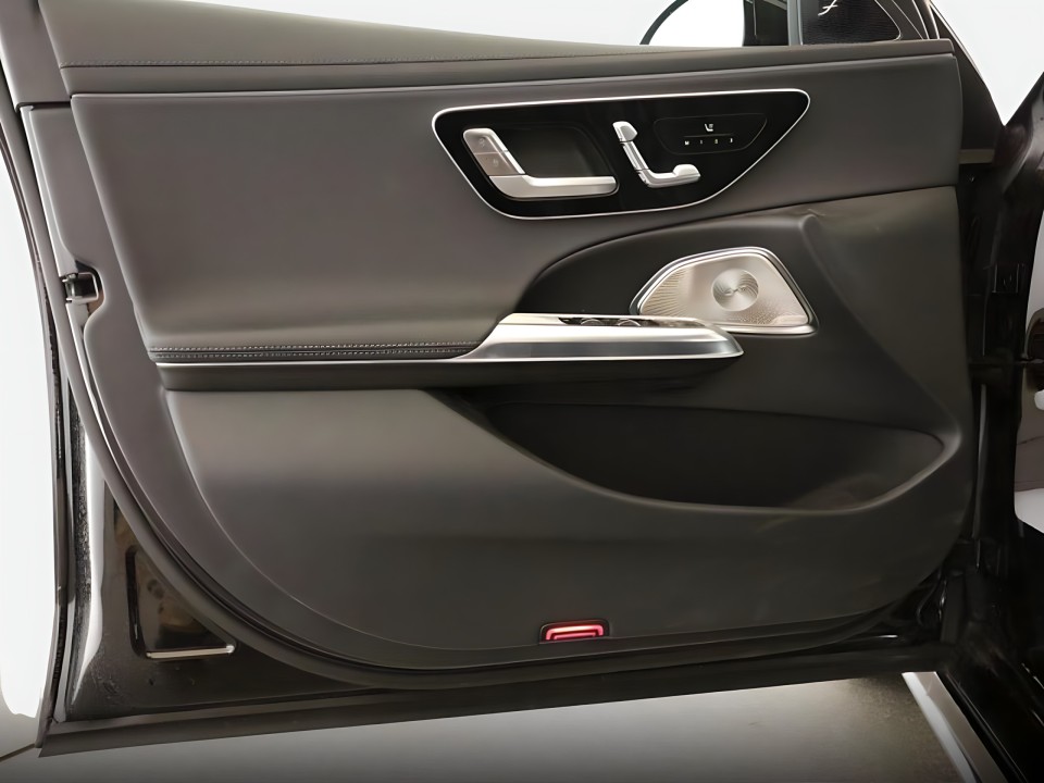 Mercedes-Benz E 300de 4MATIC AMG Line - foto 13