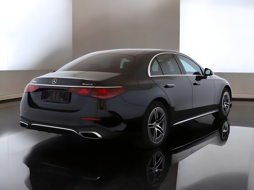 Mercedes-Benz E 300de 4MATIC AMG Line (2)