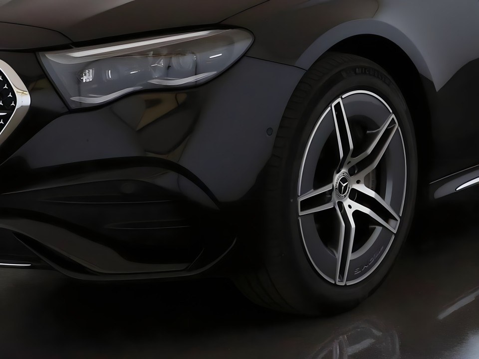 Mercedes-Benz E 300de 4MATIC AMG Line - foto 14