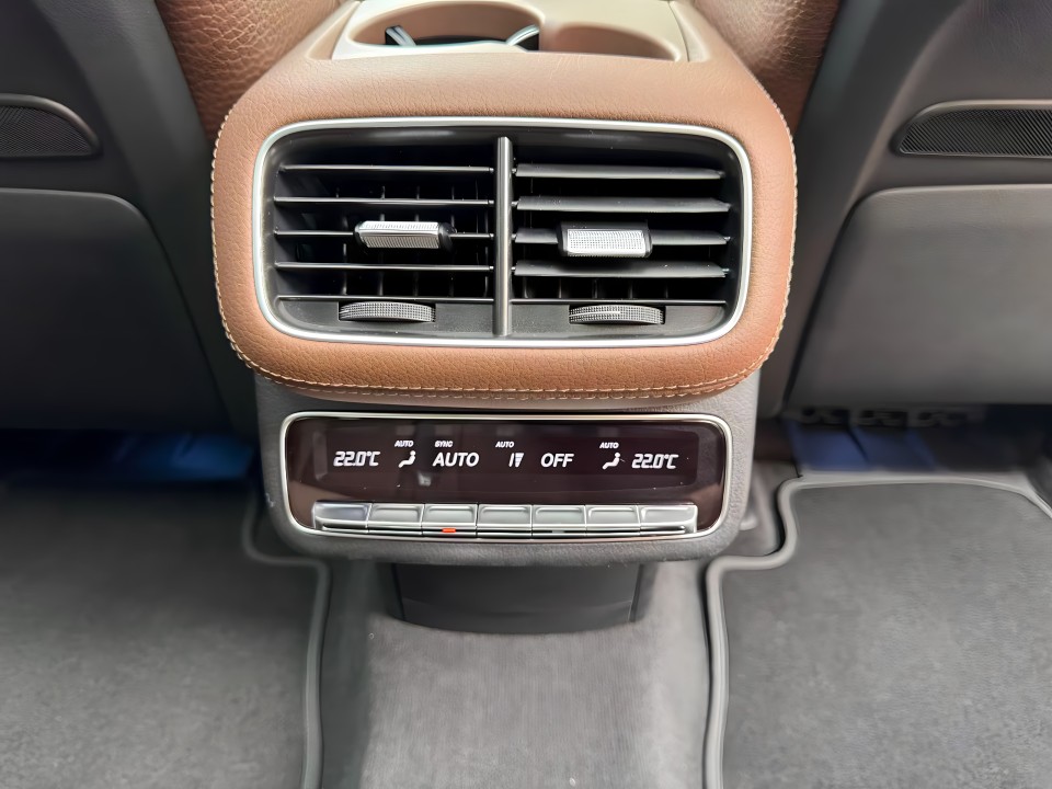 Mercedes-Benz GLS 450d AMG - foto 29