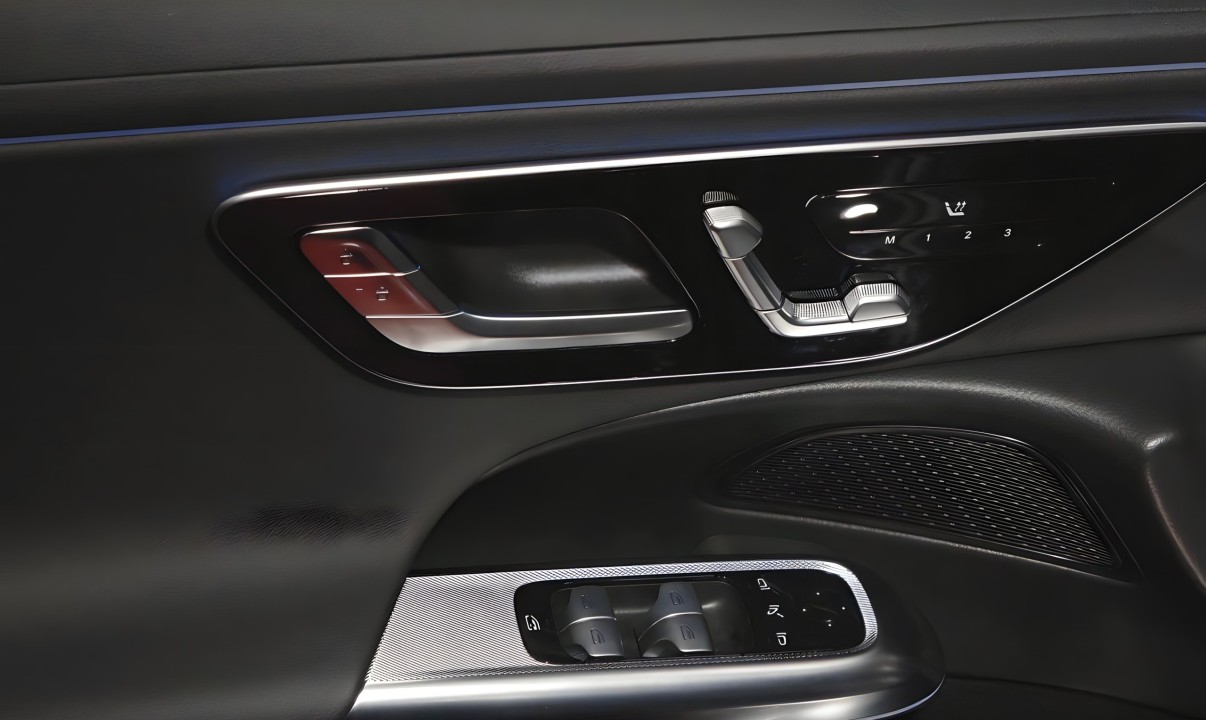 Mercedes-Benz E 300e 4MATIC - foto 12