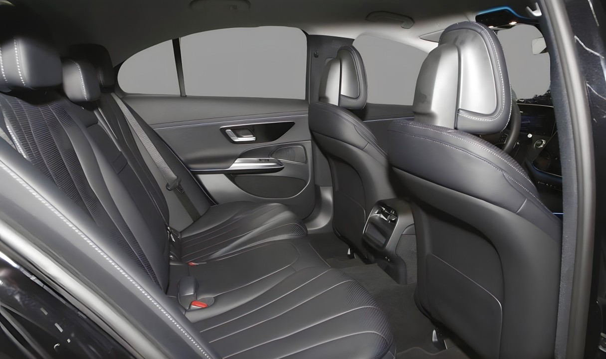 Mercedes-Benz E 300e 4MATIC - foto 6