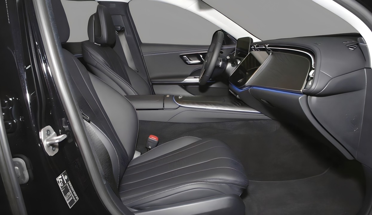 Mercedes-Benz E 300e 4MATIC (5)