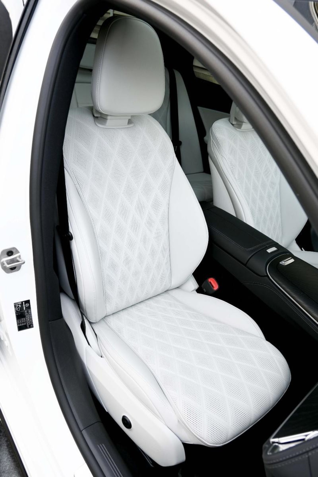 Mercedes-Benz E 300E 4MATIC AMG - foto 12