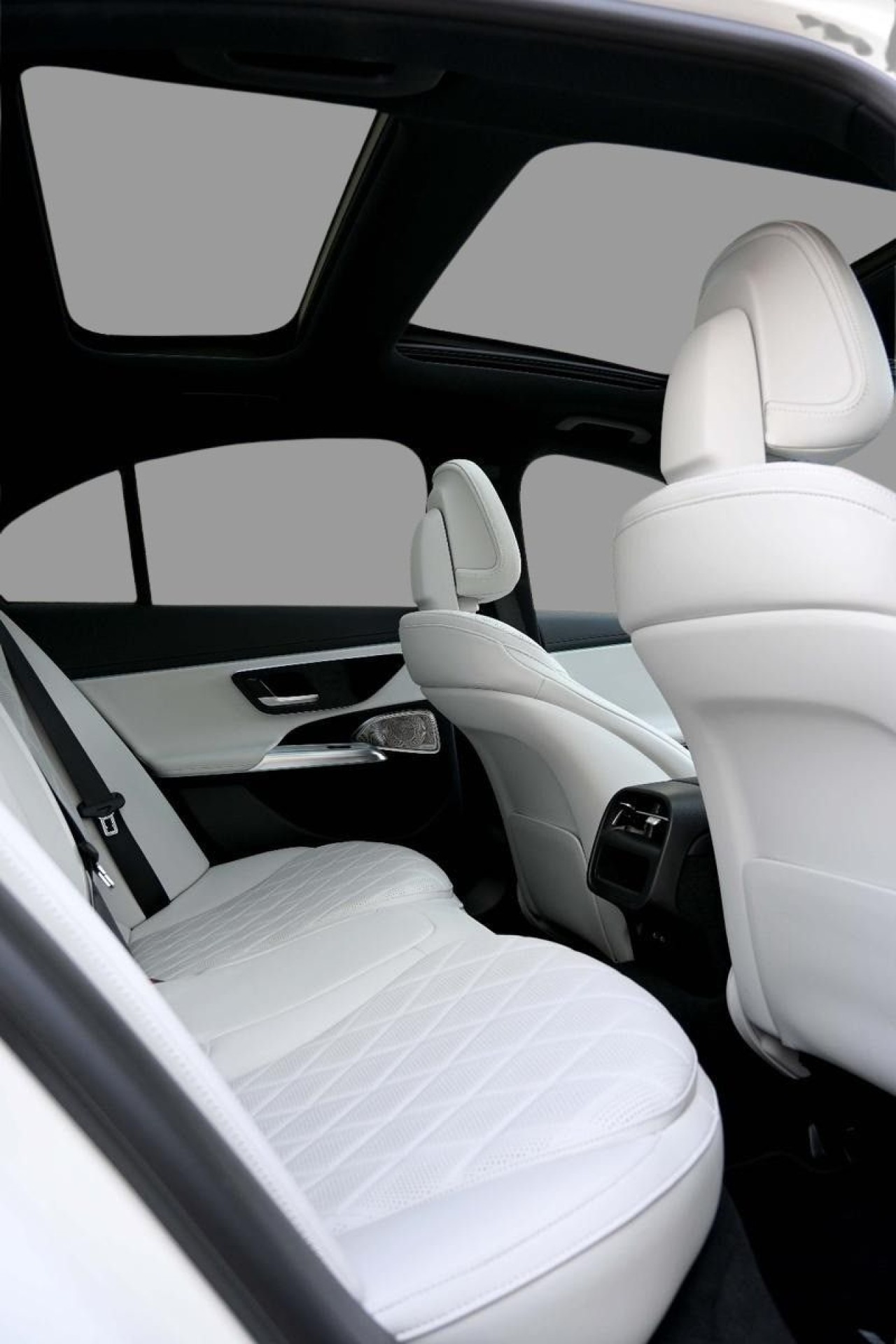 Mercedes-Benz E 300E 4MATIC AMG - foto 11