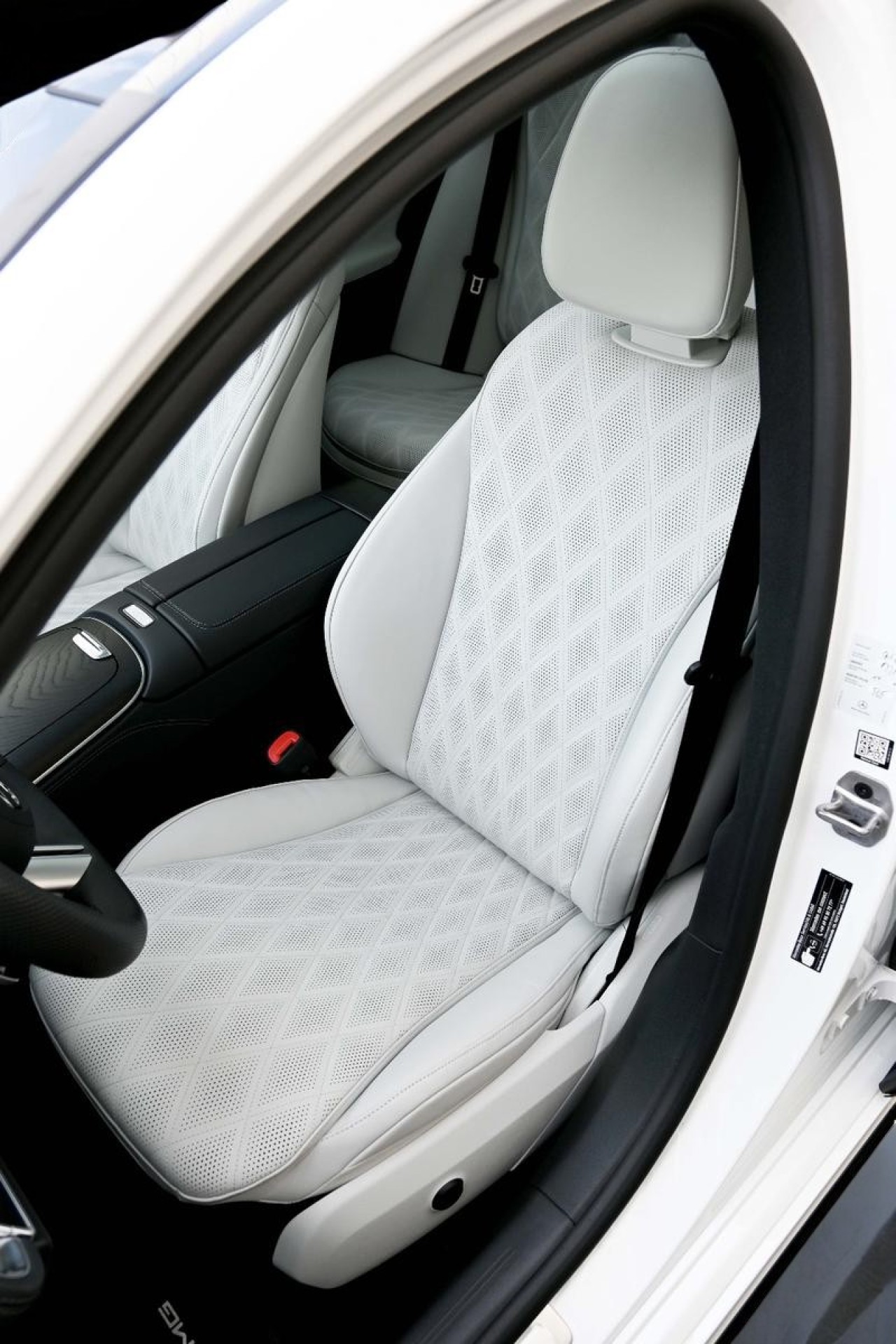 Mercedes-Benz E 300E 4MATIC AMG - foto 10