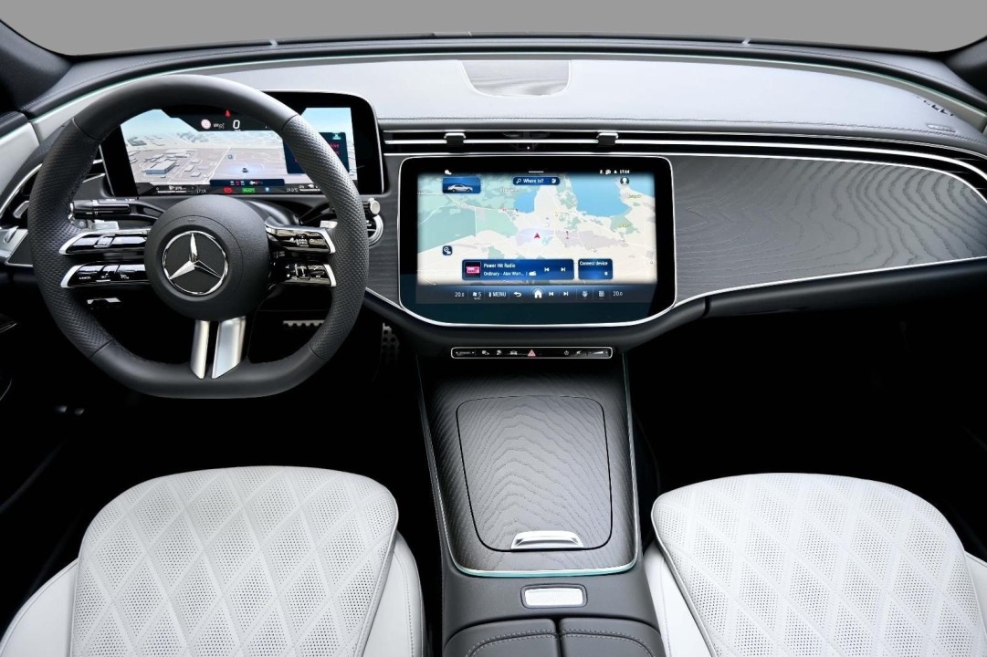 Mercedes-Benz E 300E 4MATIC AMG - foto 8