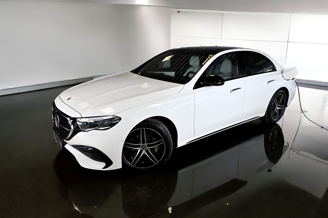Mercedes-Benz E 300E 4MATIC AMG (5)