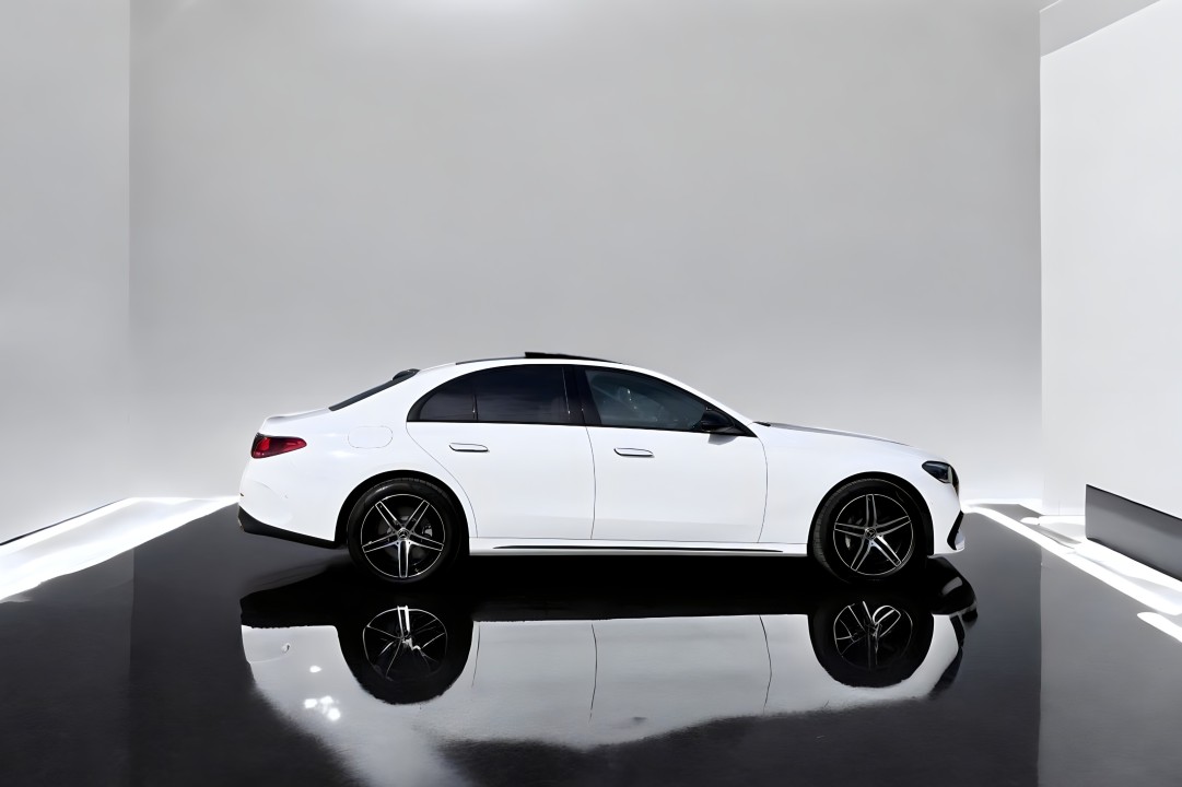 Mercedes-Benz E 300E 4MATIC AMG (2)