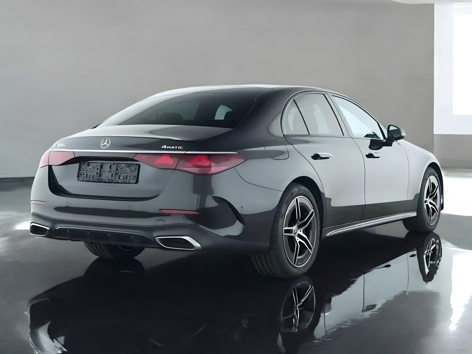 Mercedes-Benz E 300e 4MATIC AMG Line (2)