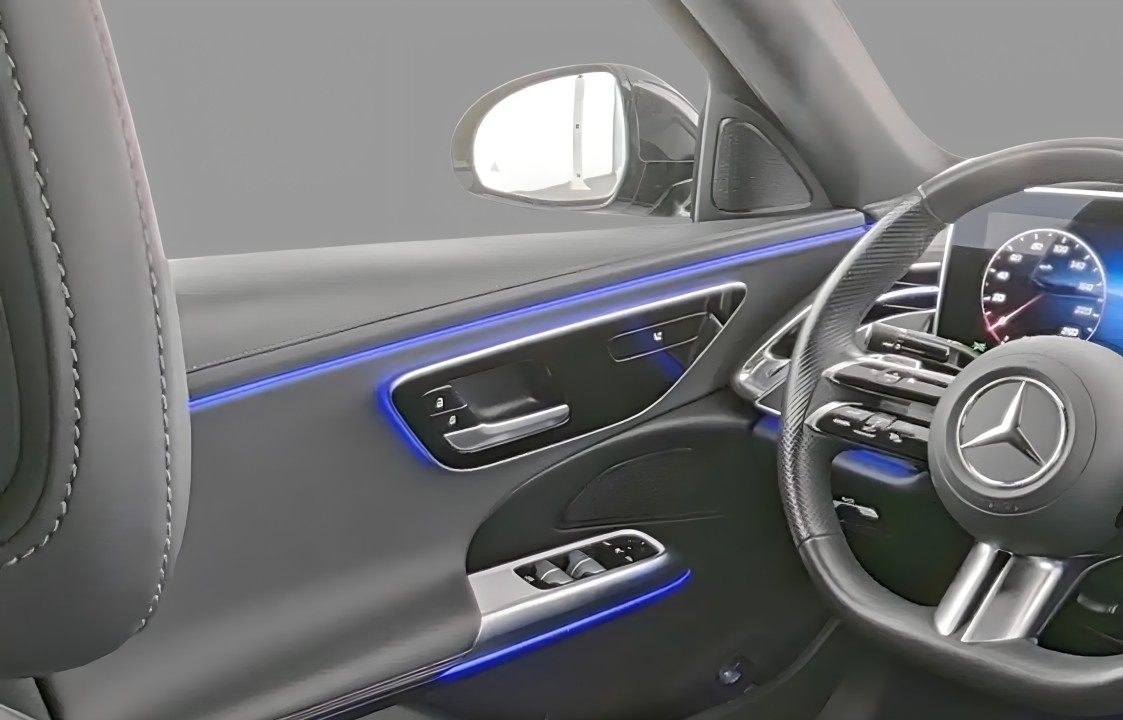 Mercedes-Benz E 300e 4MATIC AMG Line - foto 6