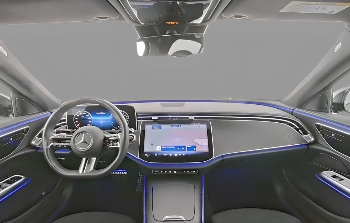 Mercedes-Benz E 300e 4MATIC AMG Line (3)