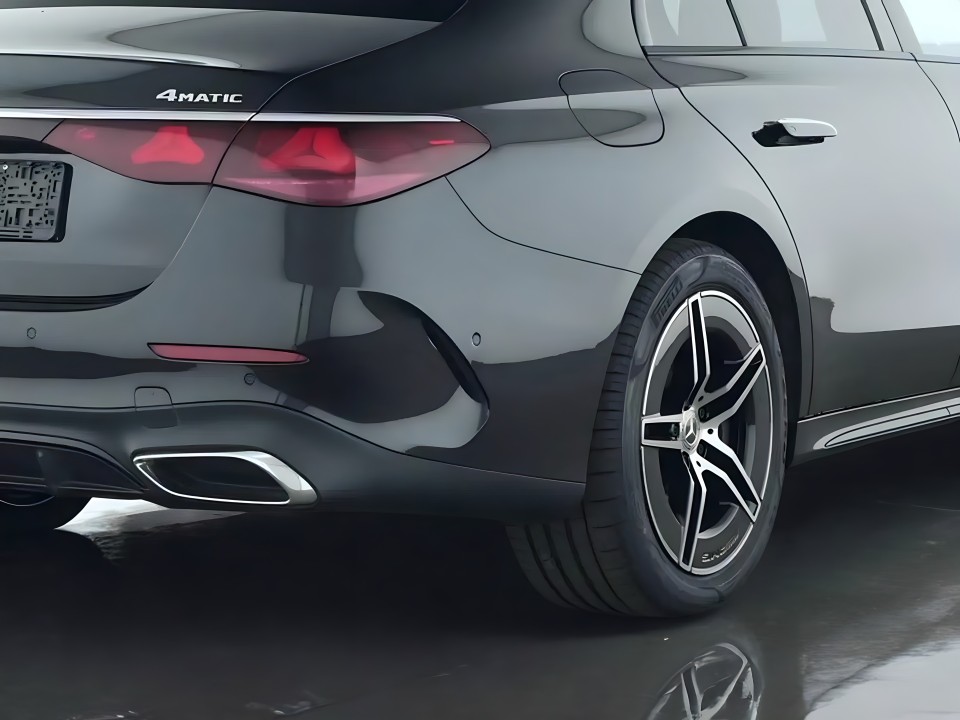 Mercedes-Benz E 300e 4MATIC AMG Line - foto 8