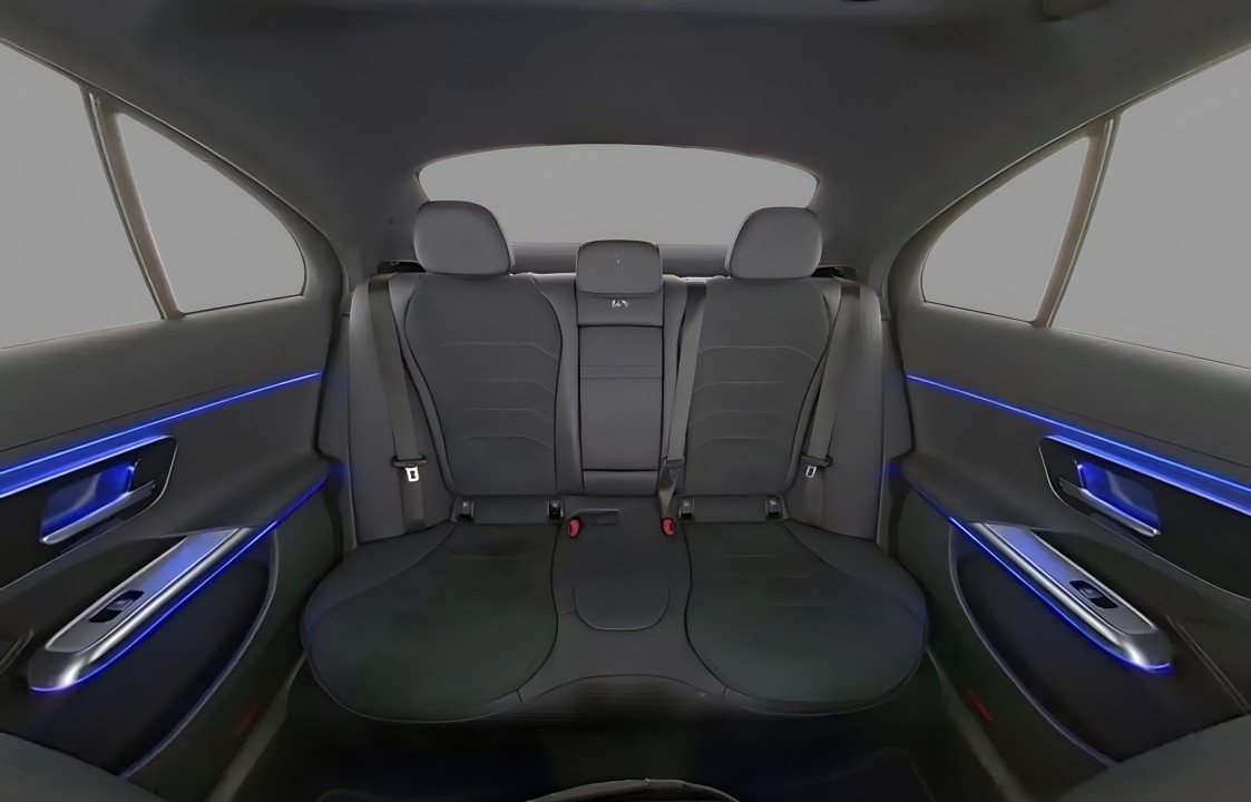 Mercedes-Benz E 300e 4MATIC AMG Line (4)