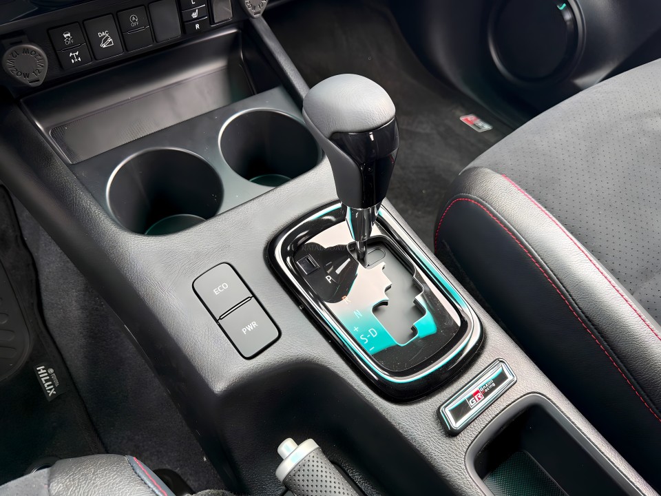 Toyota Hilux GR Sport - foto 11