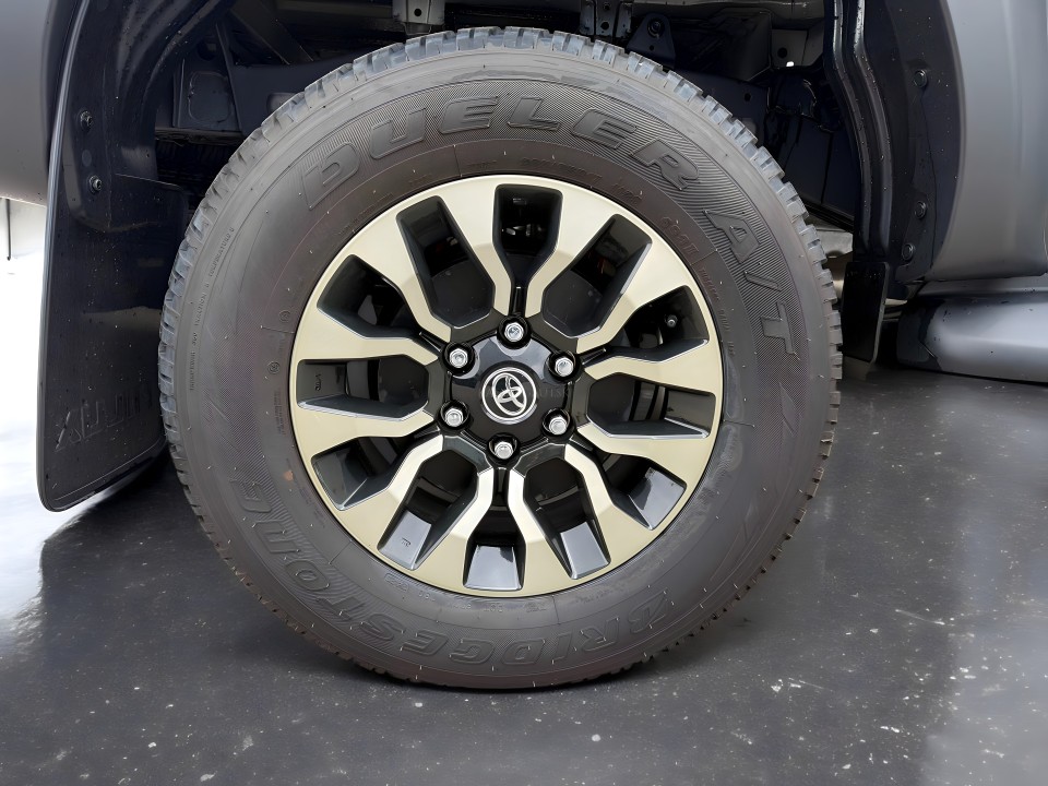 Toyota Hilux GR Sport - foto 22