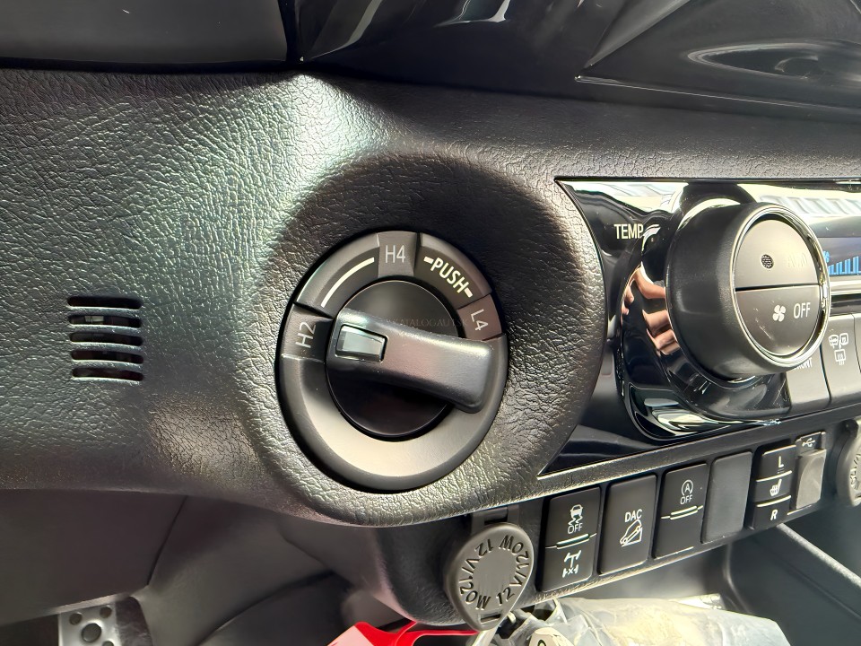 Toyota Hilux GR Sport - foto 12