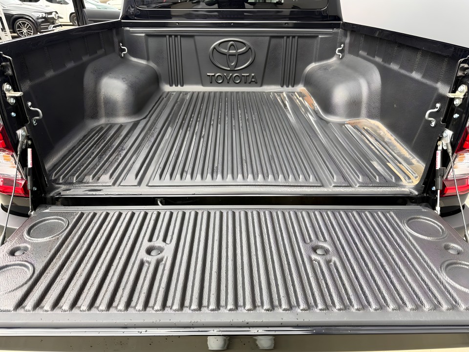 Toyota Hilux GR Sport - foto 21