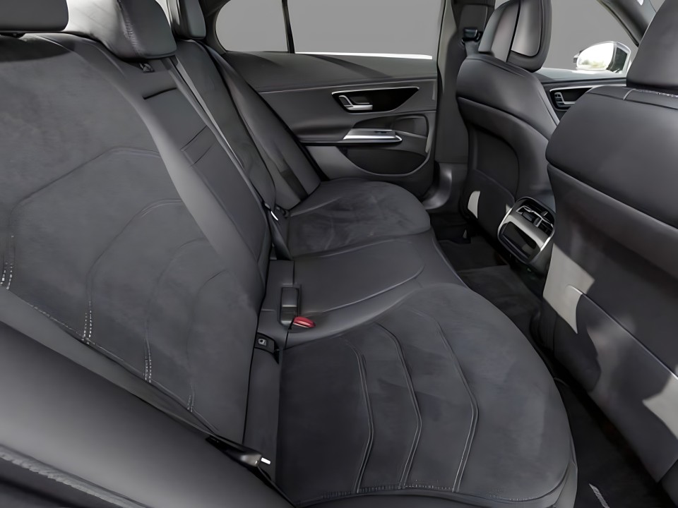 Mercedes-Benz E 200 4MATIC - foto 12