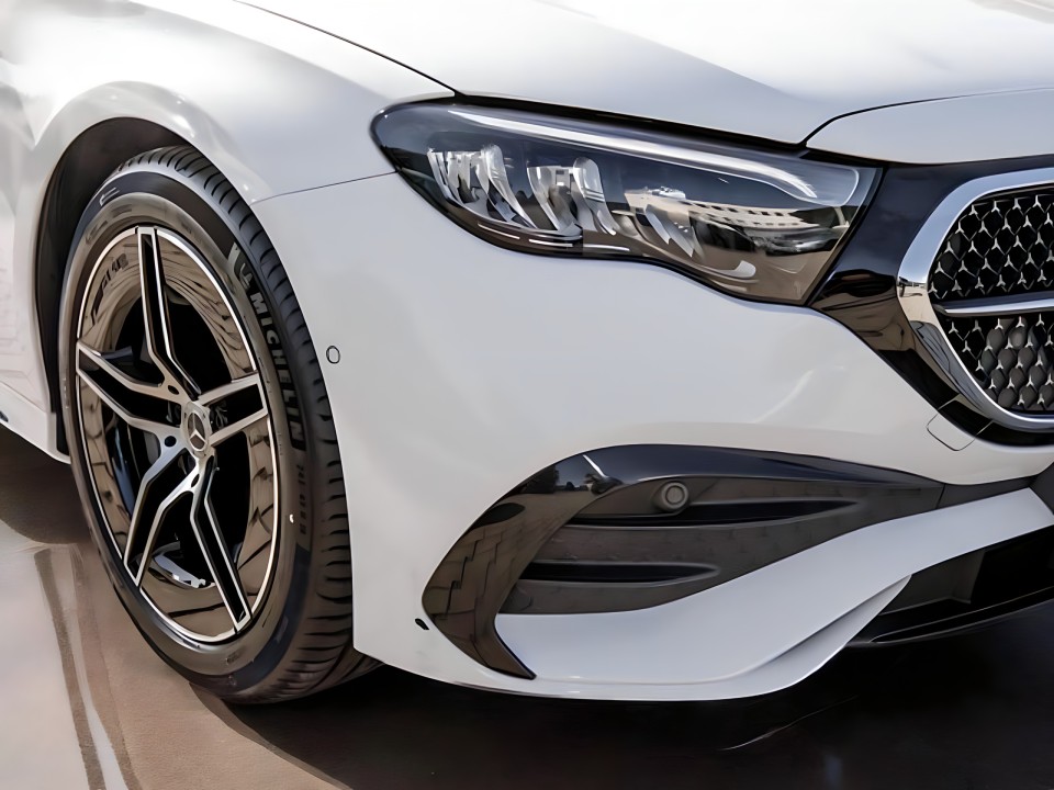 Mercedes-Benz E 200 4MATIC - foto 13