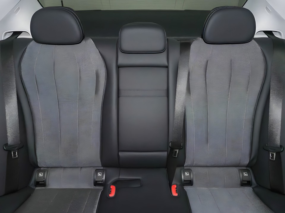 Mercedes-Benz E 200 4MATIC - foto 11