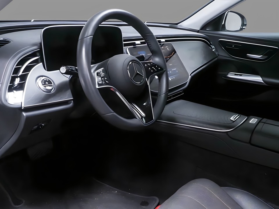 Mercedes-Benz E 200 4MATIC - foto 7
