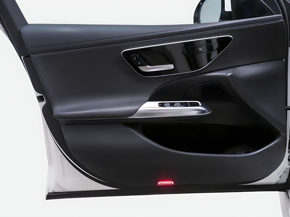 Mercedes-Benz E 200 4MATIC - foto 13