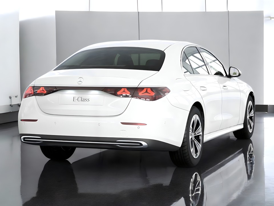 Mercedes-Benz E 200 4MATIC (4)