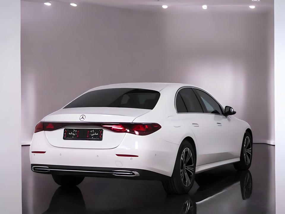 Mercedes-Benz E 200 4MATIC (2)