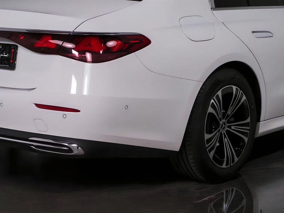 Mercedes-Benz E 200 4MATIC - foto 15