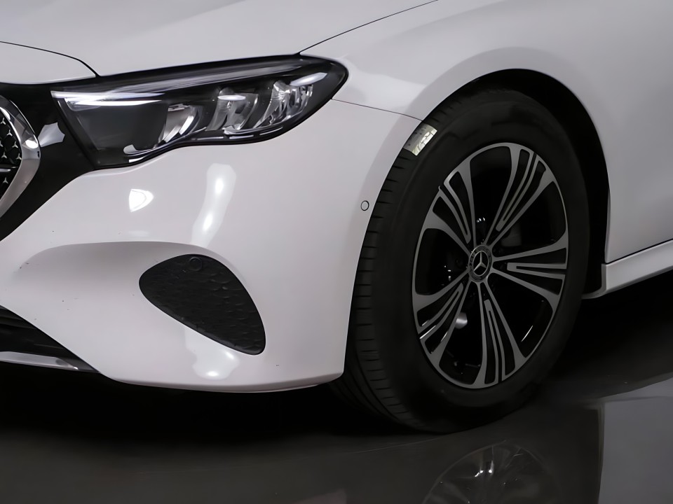 Mercedes-Benz E 200 4MATIC - foto 14