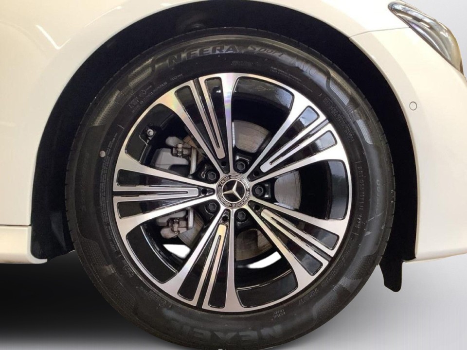 Mercedes-Benz E 200 4MATIC - foto 25