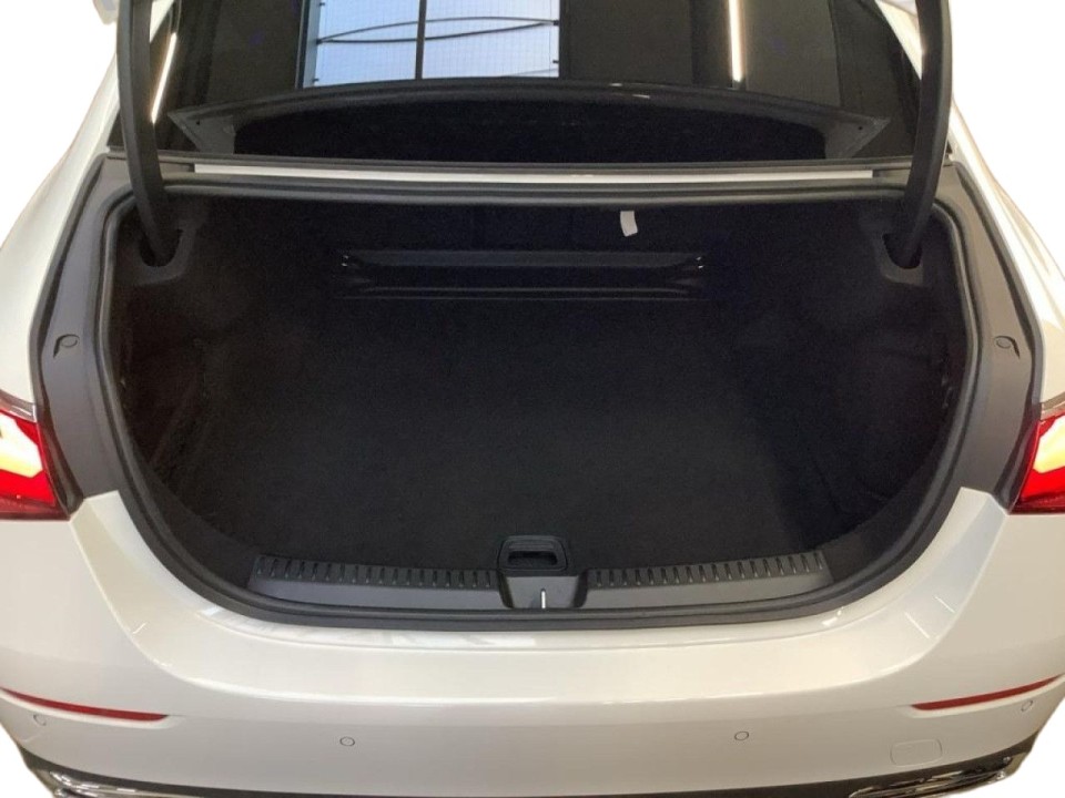 Mercedes-Benz E 200 4MATIC - foto 22