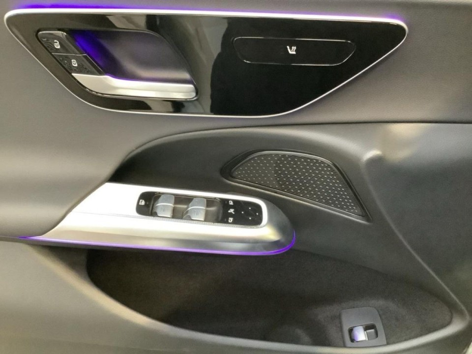 Mercedes-Benz E 200 4MATIC - foto 21