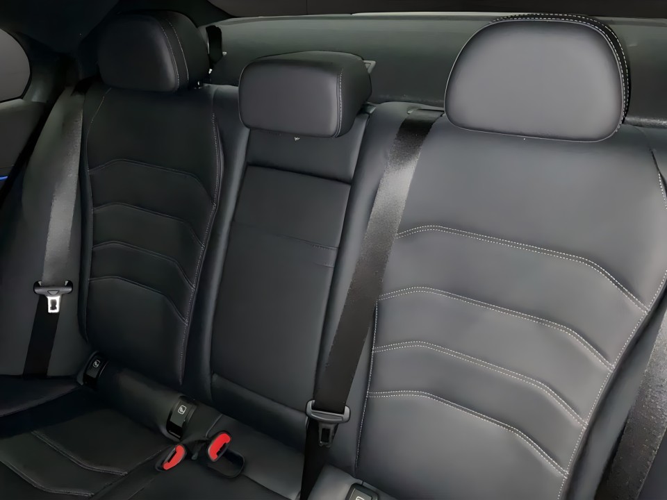 Mercedes-Benz E 200 4MATIC AMG - foto 13