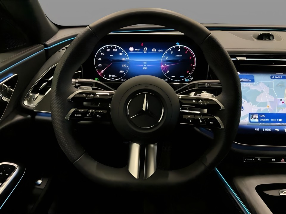 Mercedes-Benz E 200 4MATIC AMG - foto 8