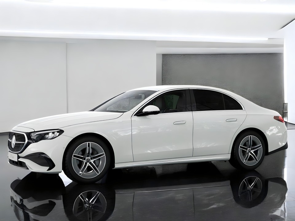 Mercedes-Benz E 200 4MATIC AMG - foto 7