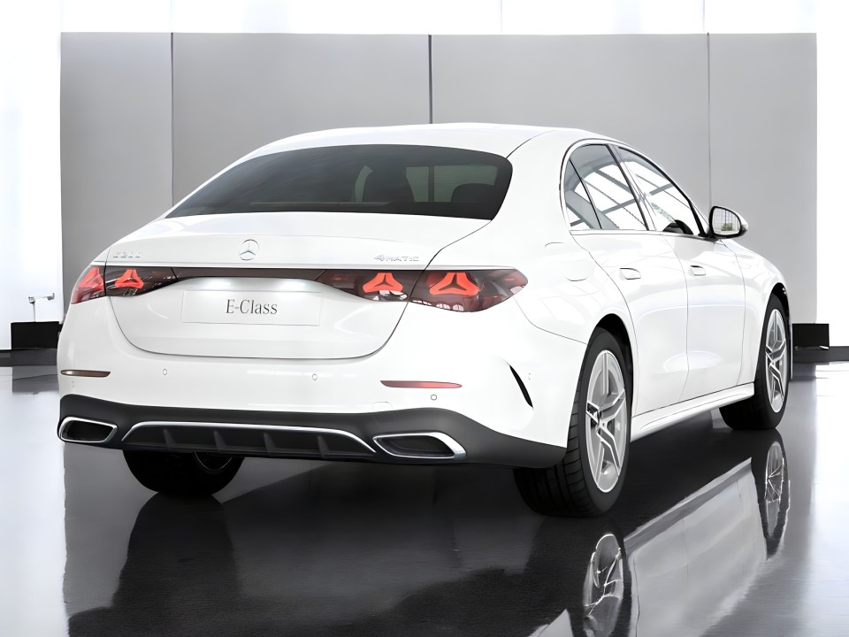 Mercedes-Benz E 200 4MATIC AMG - foto 6