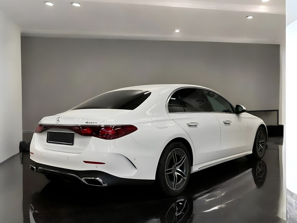 Mercedes-Benz E 200 4MATIC AMG (3)