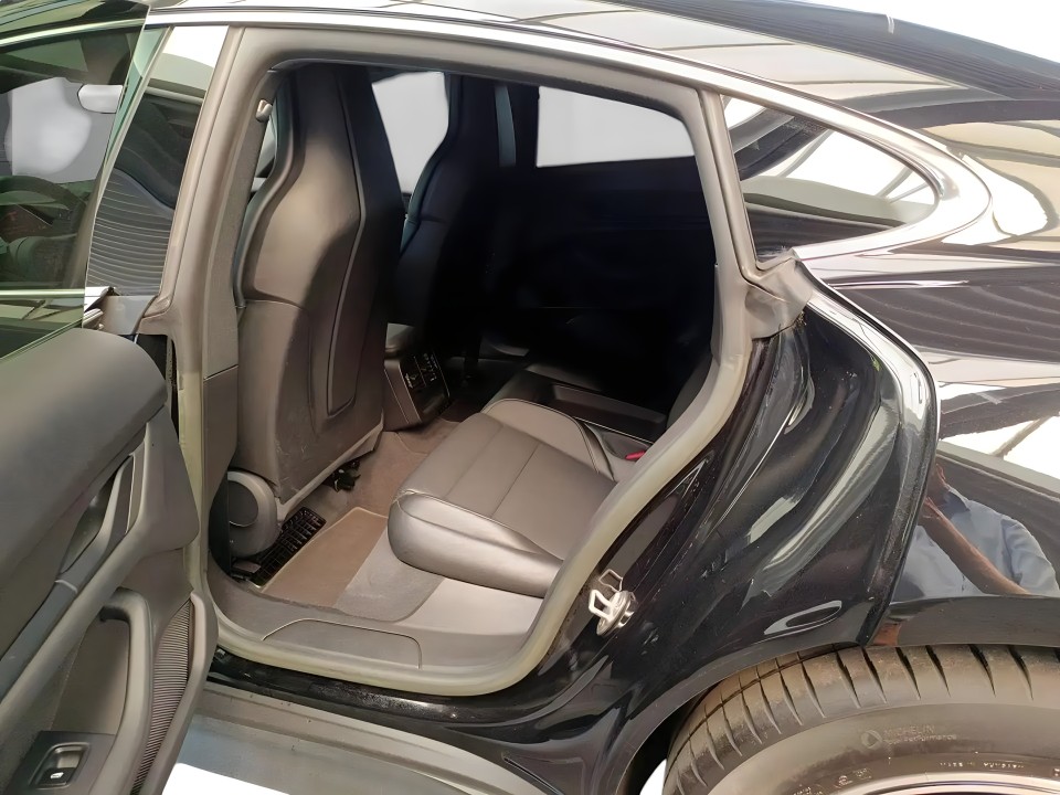 Porsche Taycan Performance - foto 13