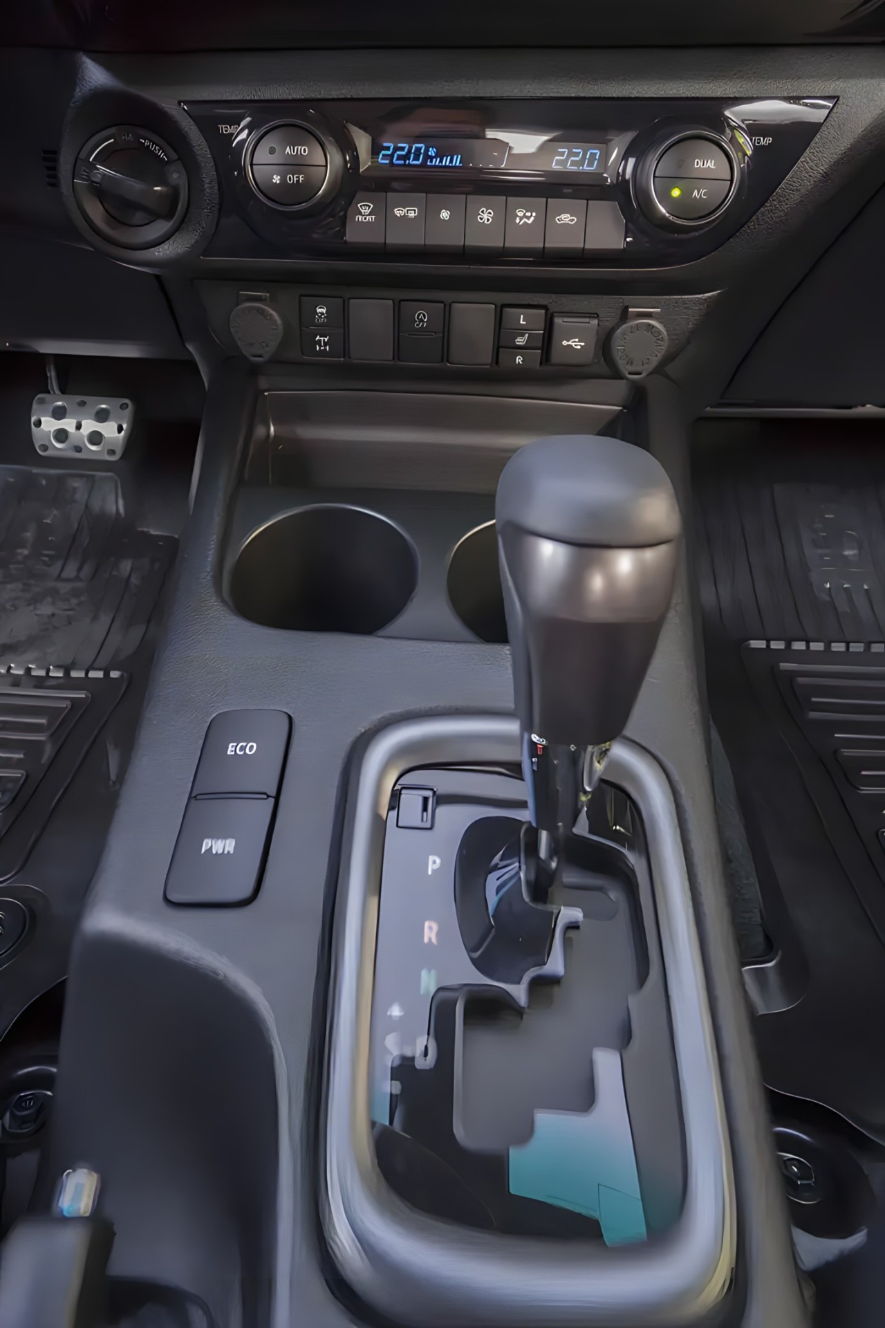 Toyota Hilux 2.8D GR-Sport - foto 15