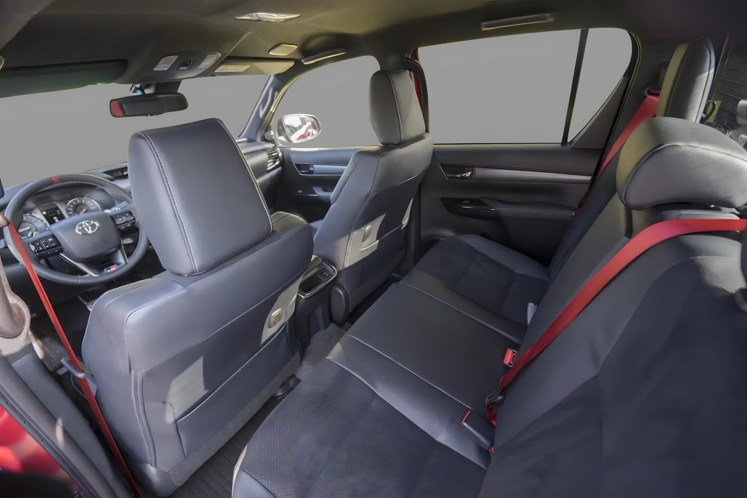 Toyota Hilux 2.8D GR-Sport - foto 10