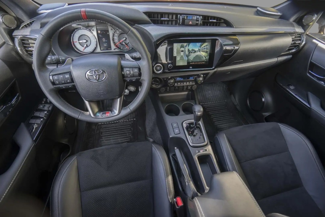 Toyota Hilux 2.8D GR-Sport - foto 12