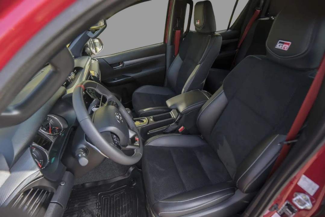 Toyota Hilux 2.8D GR-Sport - foto 9